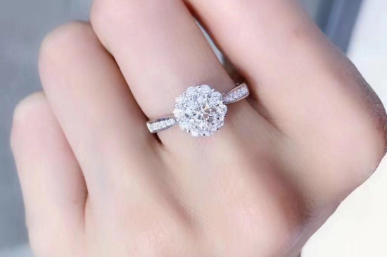 測(cè)鉆筆怎么區(qū)分鉆石跟莫桑石