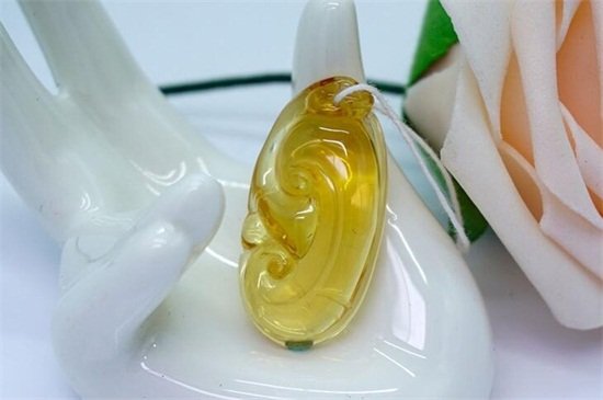 黃水晶簡(jiǎn)單凈化，黃水晶的消磁小妙招