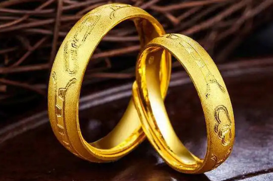 黃金手鐲上有紅色銹跡怎么辦