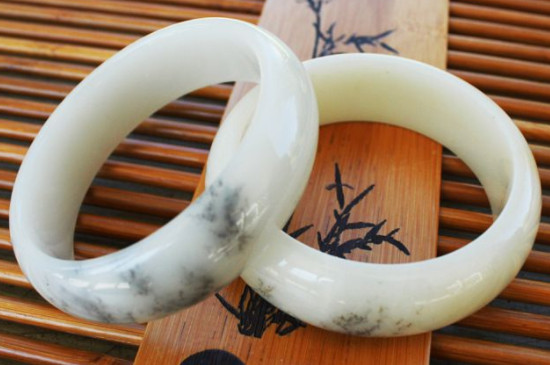 佘太翠能用油養(yǎng)嗎