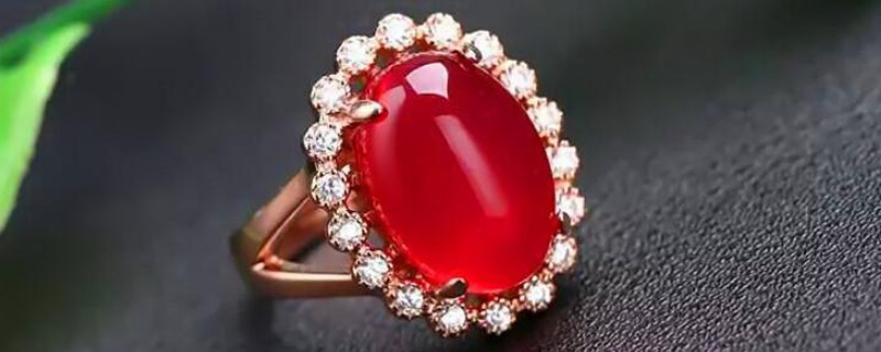 紅玉髓和石榴石哪個(gè)好