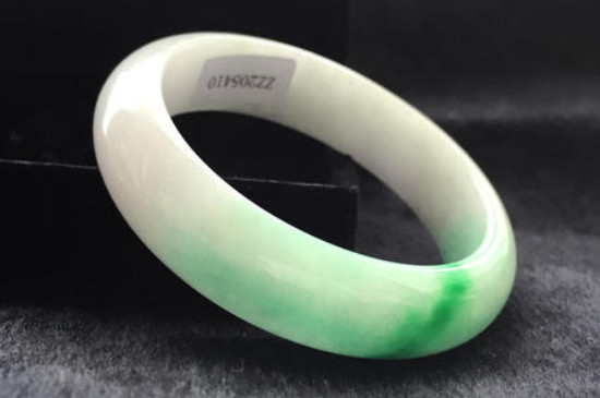 戴玉鐲的好處和禁忌