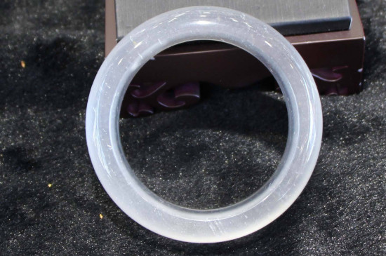 水沫玉手鐲也會(huì)越戴越潤(rùn)嗎