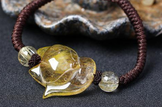 金發(fā)晶戴哪只手招財，戴左手寓意招財聚財