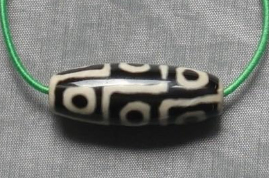 九眼天珠價(jià)格，價(jià)格一般在1000萬(wàn)元以上
