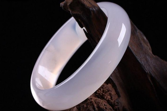 瑪瑙手鐲價(jià)錢，400～6000元左右