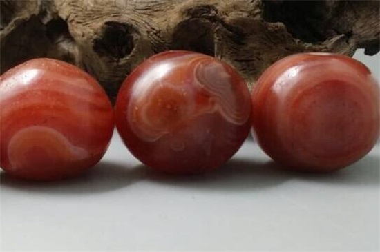 南紅瑪瑙為什么比普通瑪瑙貴，南紅瑪瑙的文化價(jià)值