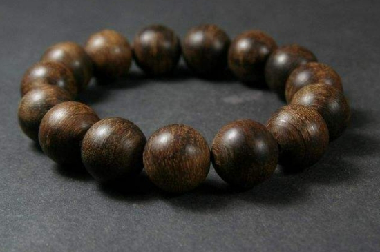 沉香怎么盤(pán)玩手串