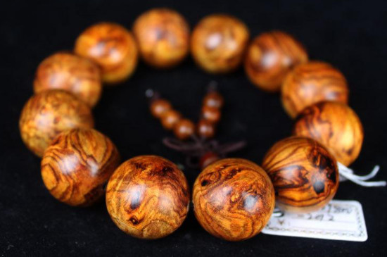 盤(pán)海黃手串要用油嗎