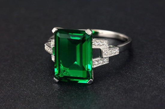 祖母綠戒指的寓意