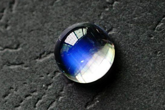 月光石戴左手還是右手