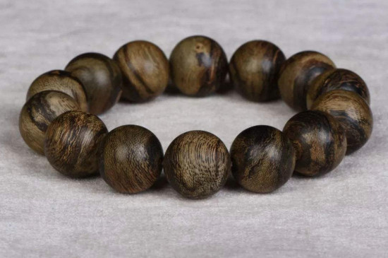 沉香手串的功效與作用及保養(yǎng)