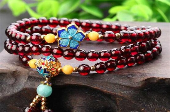 哪些人不適合戴石榴石，這些人千萬不要戴