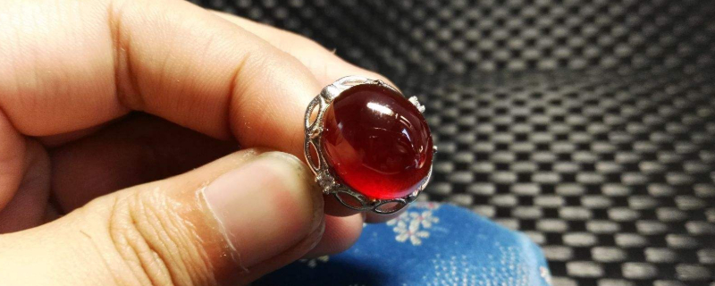 家用食鹽可以清洗石榴石嗎