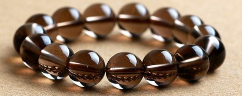 茶晶戴左手還是右手女生