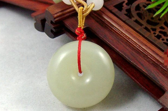 戴平安扣的好處和禁忌