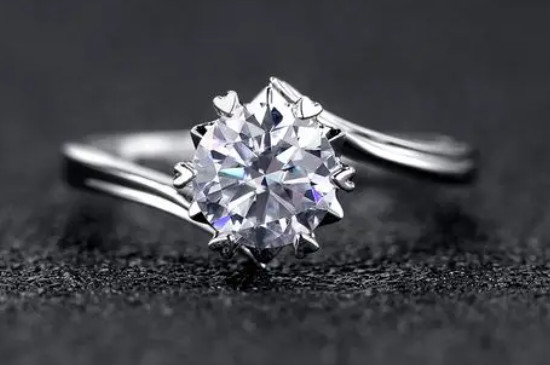 莫桑鉆和人造鉆石的區(qū)別