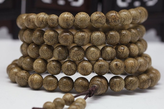 女人沉香手串戴哪個(gè)手