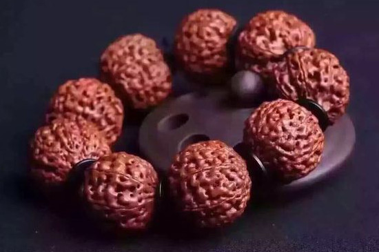 盤了一年的金剛臟了怎么清理