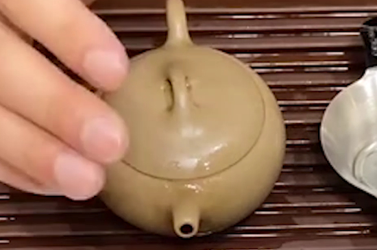 鑒別紫砂壺的簡(jiǎn)單方法