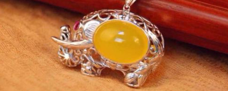 黃玉髓戴左手還是右手