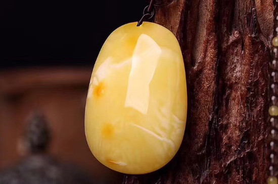 烤蜜蠟和老蜜蠟最明顯區(qū)別