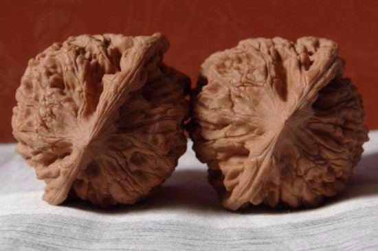 文玩核桃一個(gè)深一個(gè)淺怎么辦