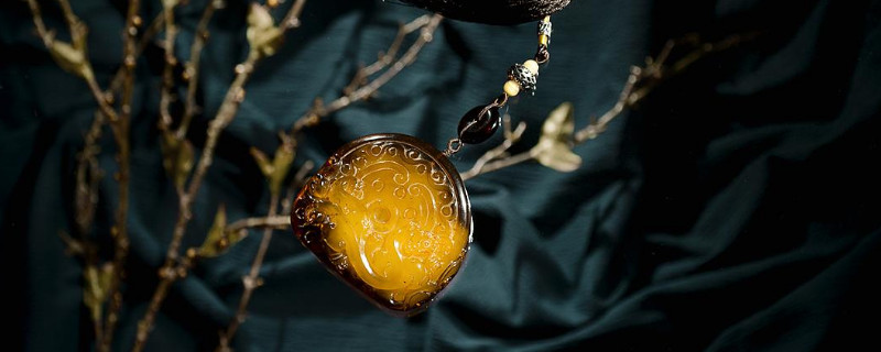 蜜蠟用手機(jī)燈光鑒別