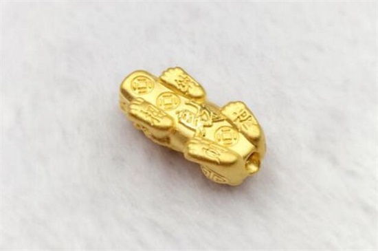 女人帶黃金麒麟好嗎，女戴黃金麒麟的好處