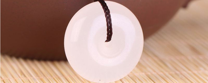 白色金絲玉平安扣辨別真假