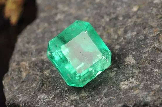 如何保養(yǎng)祖母綠