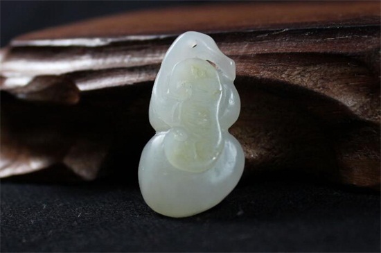 玉葫蘆吊墜的寓意