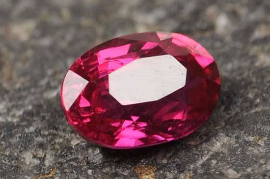 碧璽和紅寶石的區(qū)別，碧璽和紅寶石的區(qū)分方法