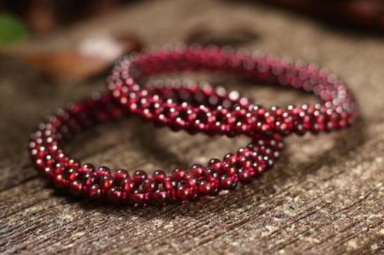 黑曜石和石榴石可以一起戴嗎