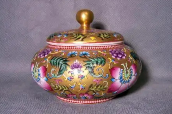 雍正御制琺瑯彩特征