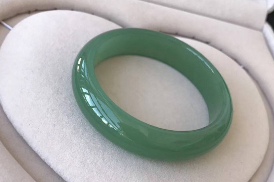 獨(dú)龍玉與翡翠的區(qū)別有哪些