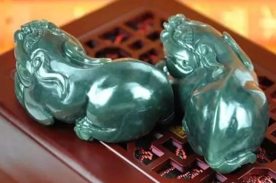 晚上貔貅不戴時放哪里