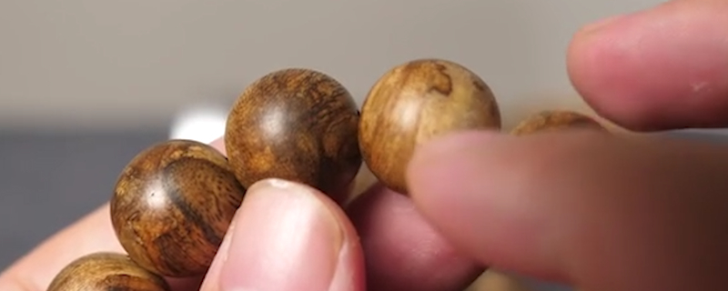 沉香木手串怎么盤