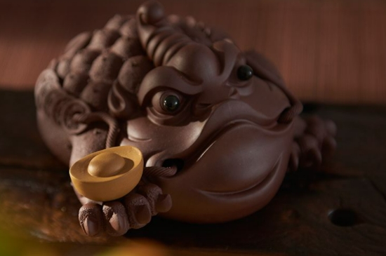 金蟾適合什么生肖人戴