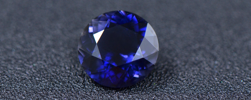 堇青石和藍晶石的區(qū)別