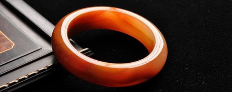 女人戴黃龍玉手鐲禁忌