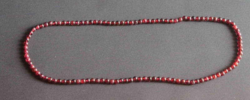 石榴石項鏈的功效與作用佩戴禁忌
