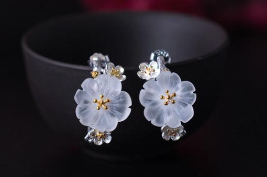 白水晶適合什么生肖帶