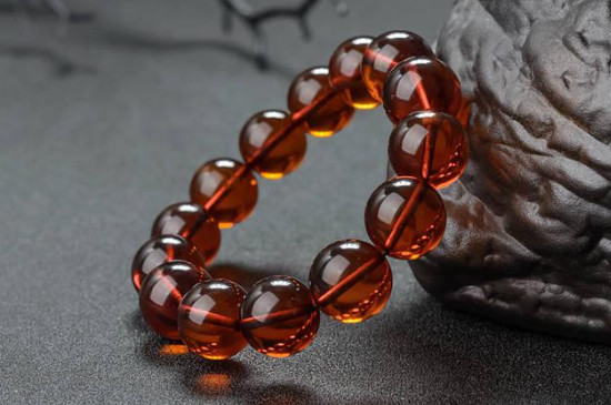 真正天然血珀的價格，400～800元一克左右