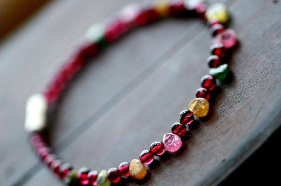 石榴石手鏈怎么清洗和保養(yǎng)