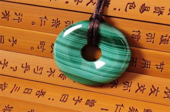 孔雀石的保養(yǎng)方法和佩戴禁忌