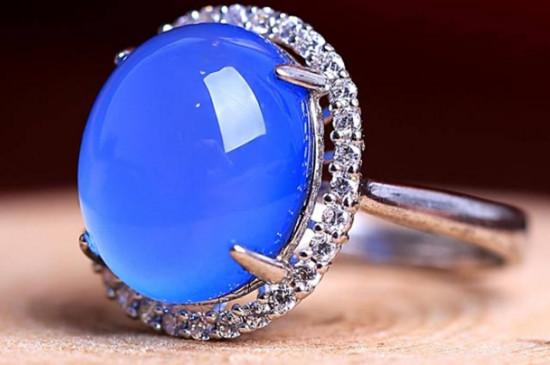 藍(lán)玉髓是染色的嗎