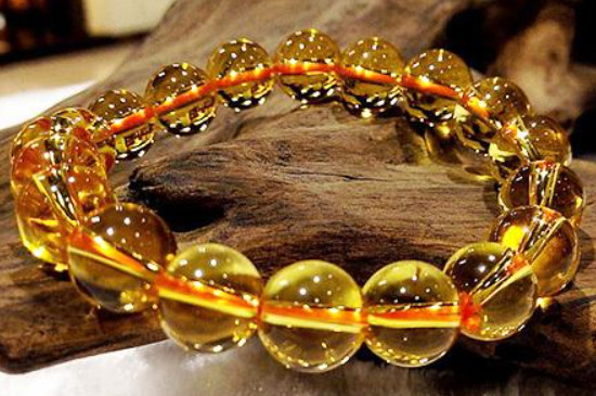 黃水晶應(yīng)該戴在哪只手上