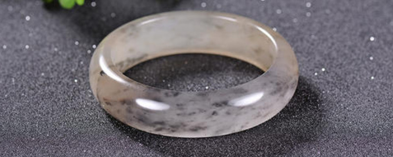 金絲玉青花與和田玉青花區(qū)別