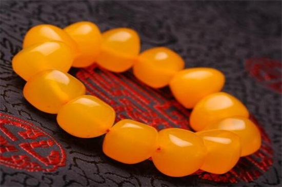 蜜蠟琥珀手串如何盤玩